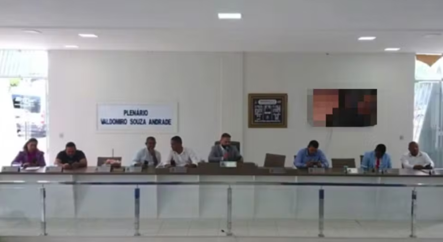 Vídeo pornográfico aparece em TV durante sessão da Câmara Municipal de cidade na Bahia
