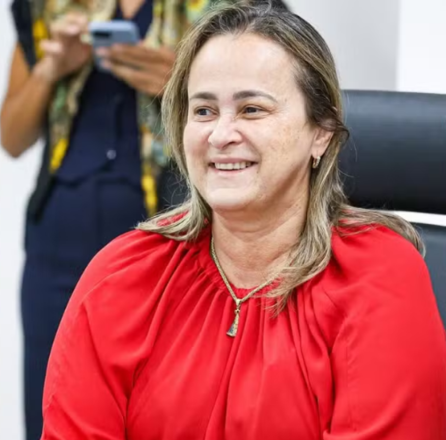 Carro da prefeita de Livramento de Nossa Senhora, Joanina Sampaio, é alvo de tiros