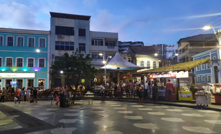 Mulher branca é presa por injúria racial em Salvador após dizer para policial militar negro que era superior por causa da raça