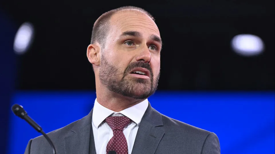 Eduardo Bolsonaro defende ruptura entre PL e Novo após nova fala de Zema sobre Flávio e Vorcaro